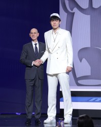 pg模拟器官网电脑版-开拓者资深队记撰文：杨瀚森的时代已经开启